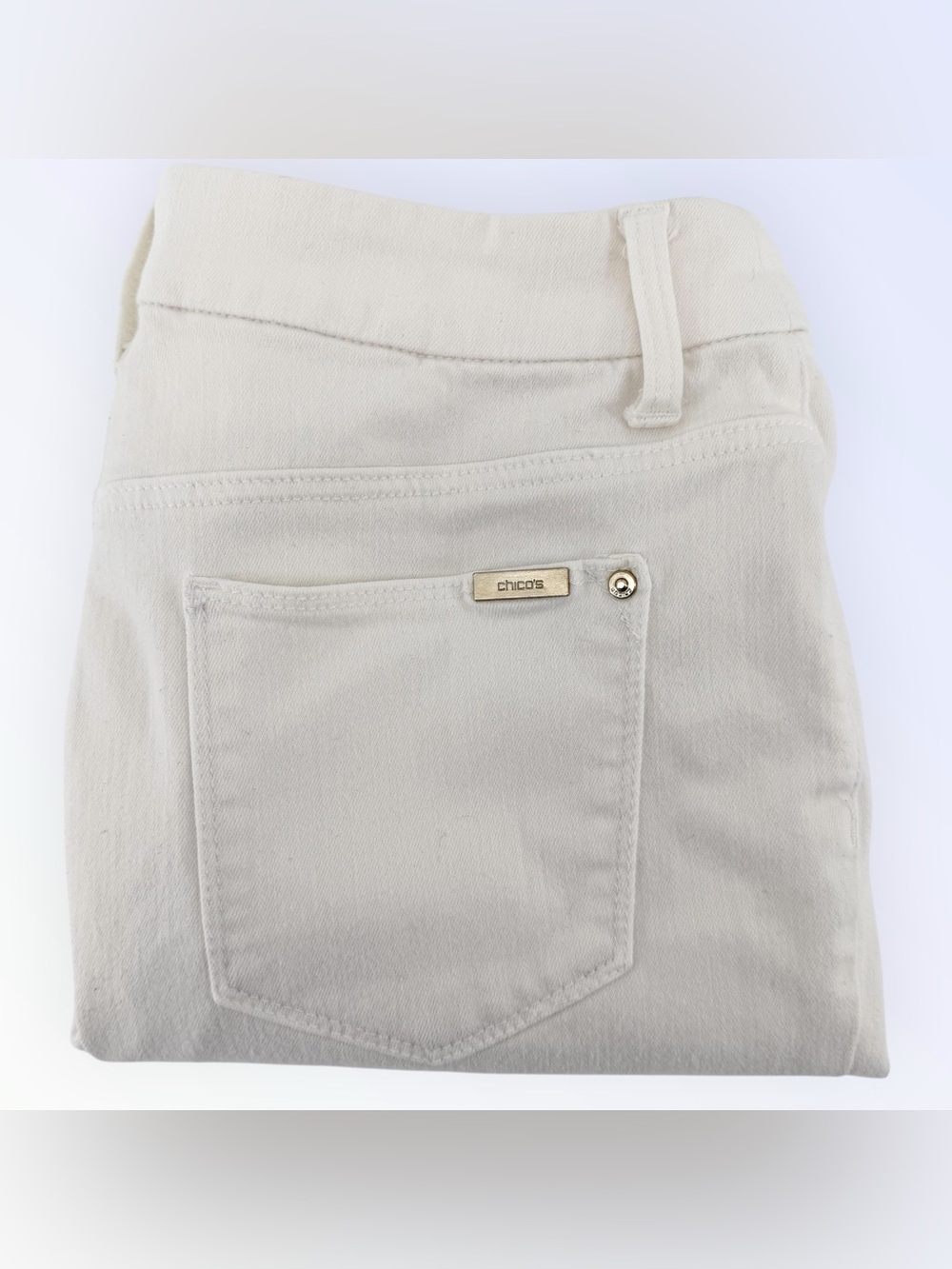 CHICO’S Womans White So Slimming Girlfriend Slim Leg Crop Jeans Size 8 / 1 Flaw